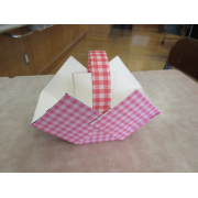 牛乳パックで作った小物入れ